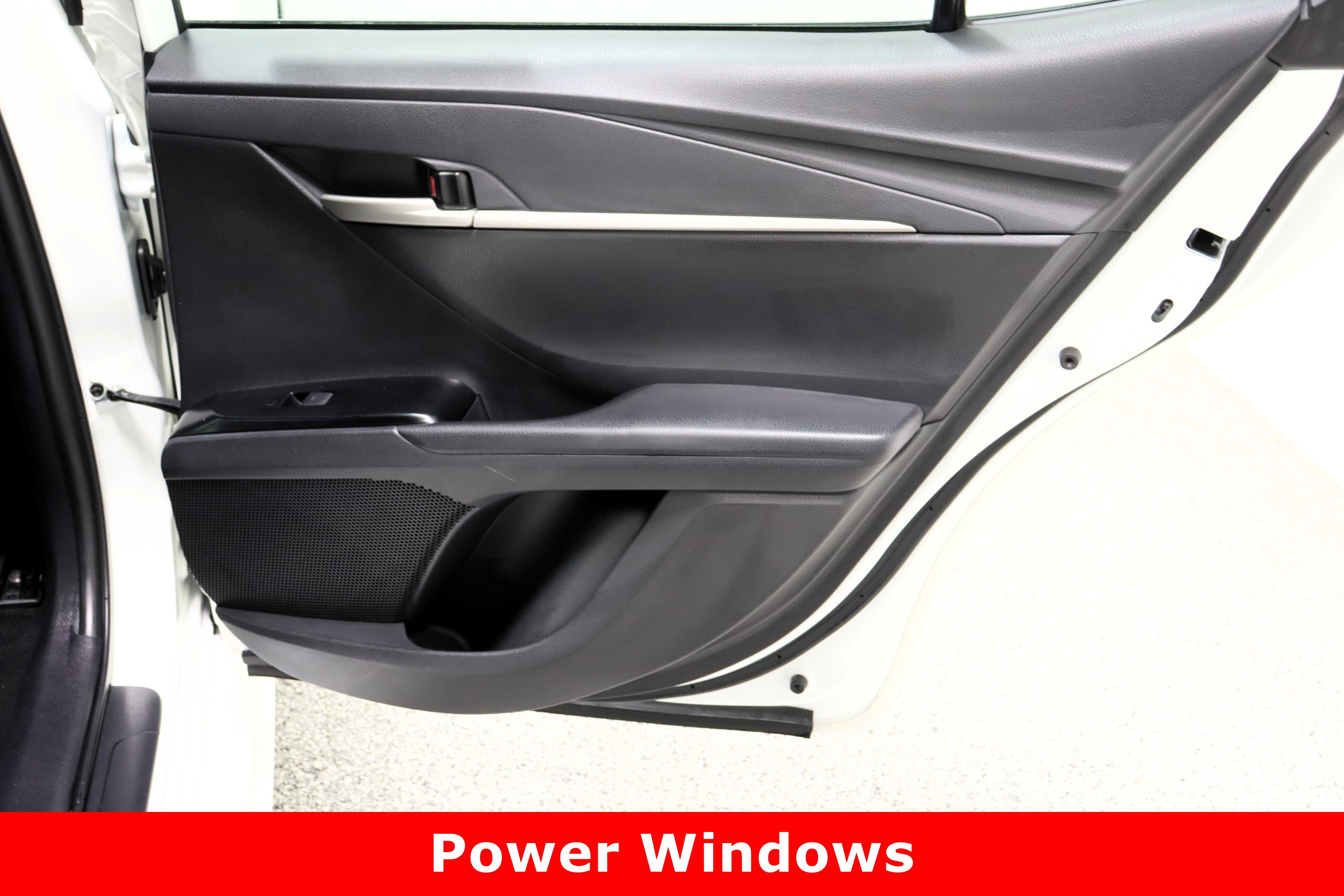 Used 2025 Toyota Camry SE image 33