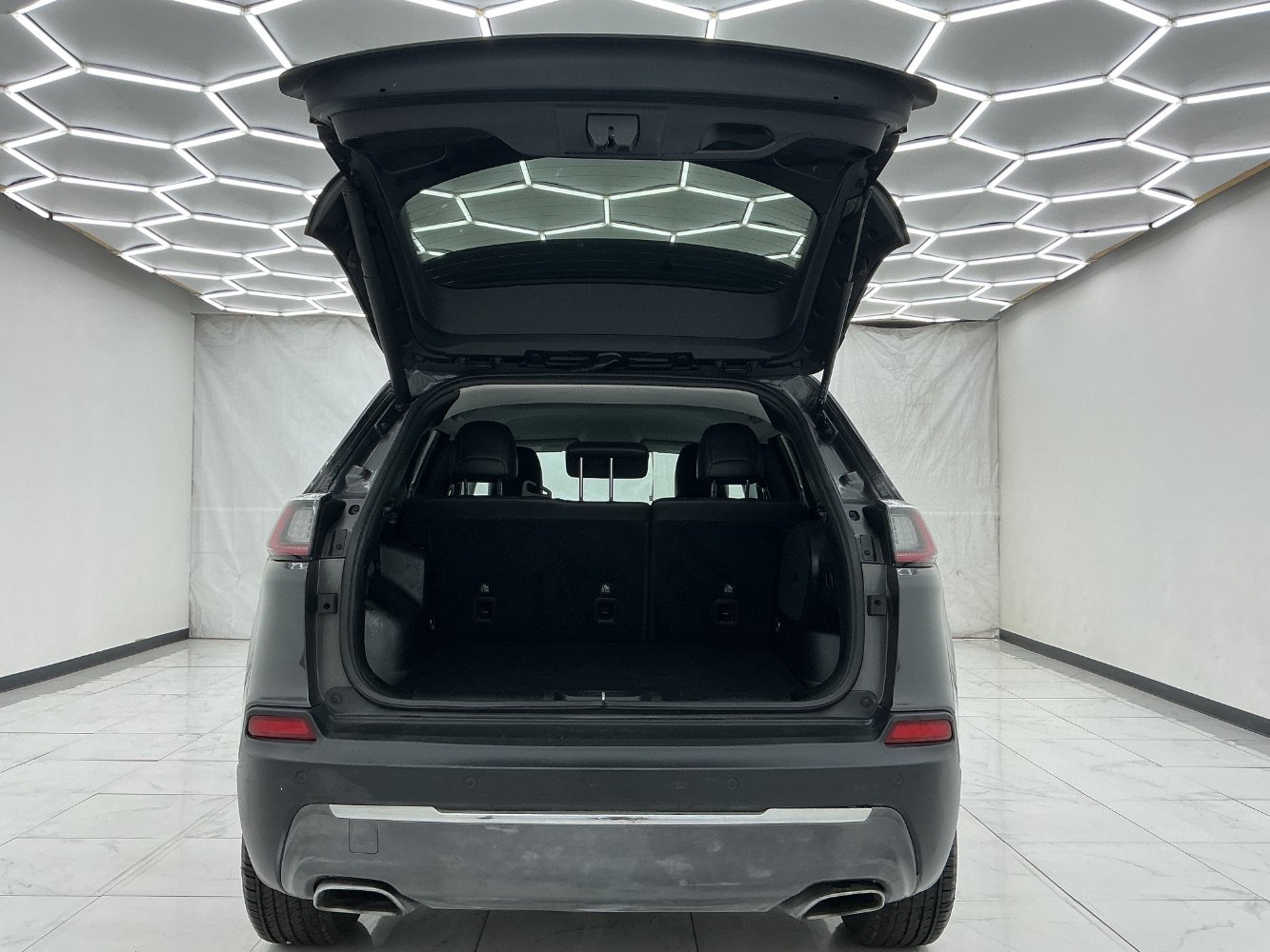 Used 2019 Jeep Cherokee Limited AWD/4WD image 44