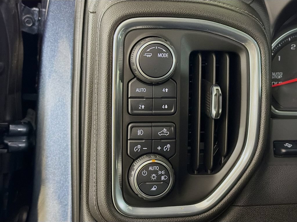 Used 2021 Chevrolet Silverado 1500 LTZ w/ Technology Package AWD/4WD image 11