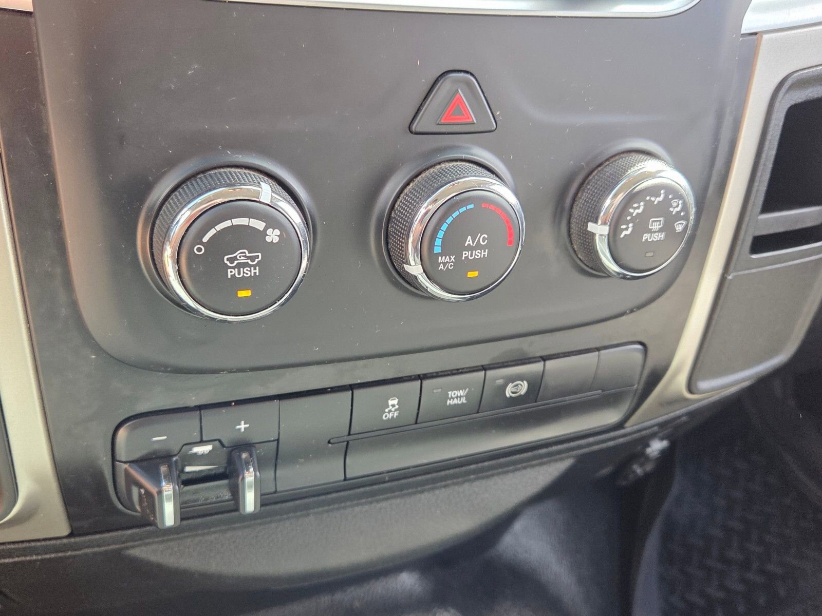 Used 2018 RAM 2500 SLT w/ Protection Group image 24