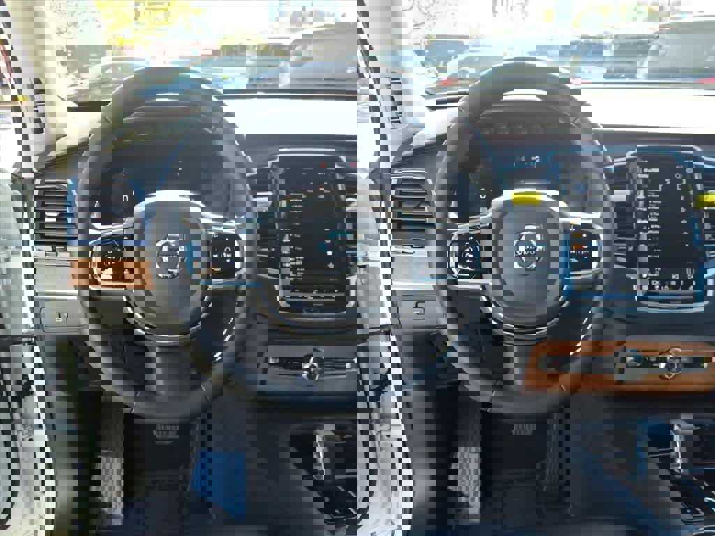 Used 2024 Volvo XC90 B6 Plus w/ Protection Package Premier image 13