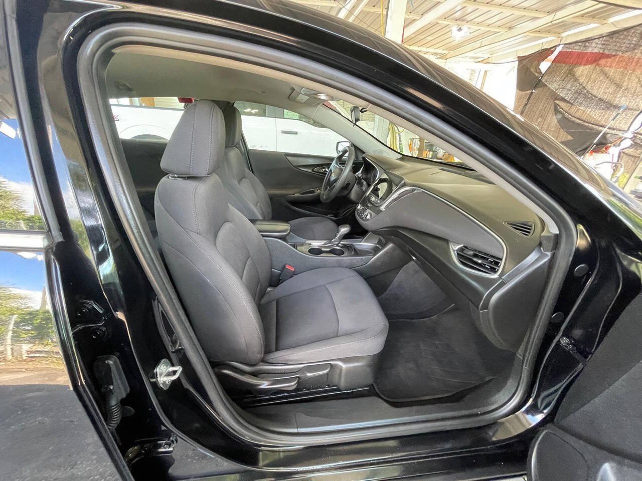 Used 2021 Chevrolet Malibu LT FWD image 17