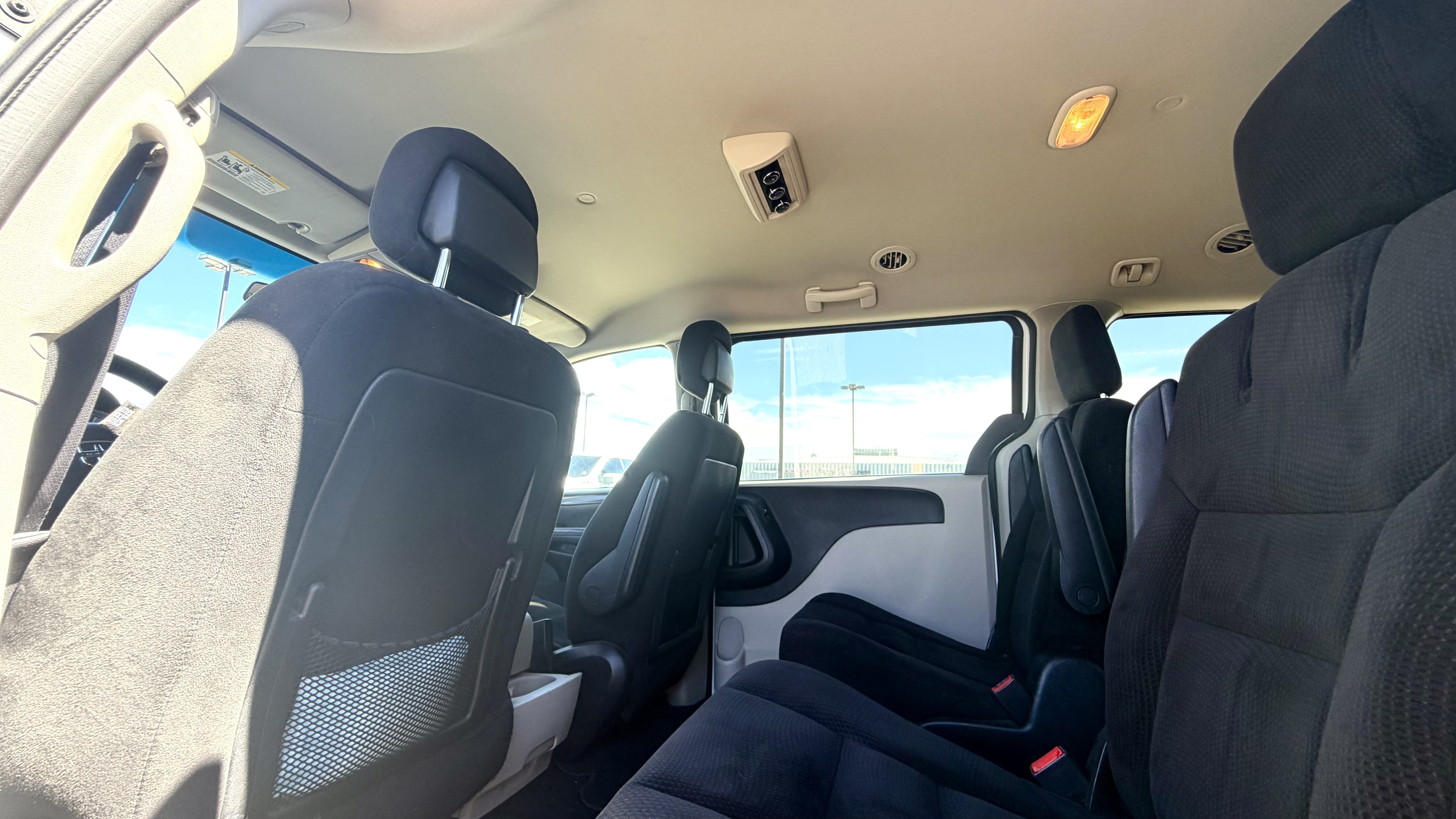 Used 2015 Dodge Grand Caravan SXT FWD image 22