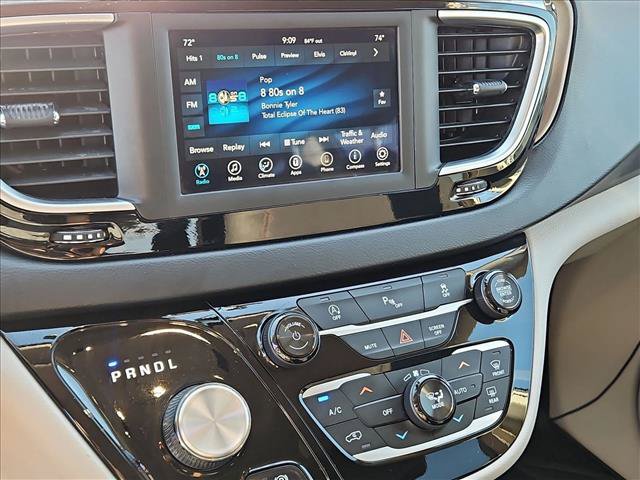 Used 2018 Chrysler Pacifica Touring Plus w/ Tire & Wheel Group FWD image 15
