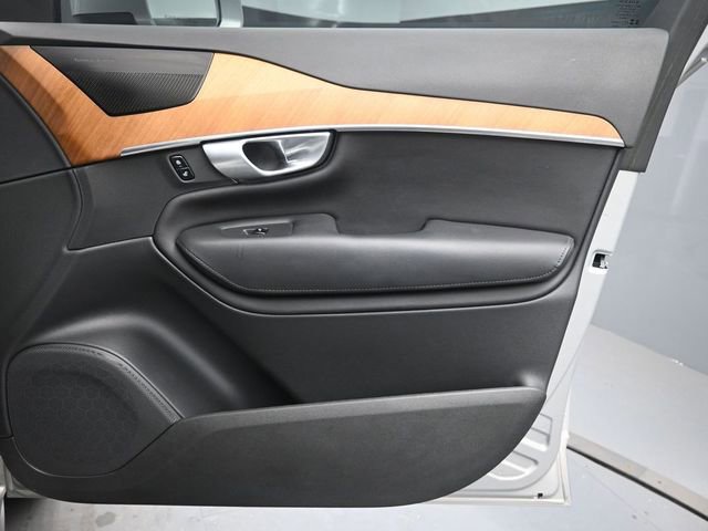 Certified 2023 Volvo XC90 B5 Plus image 31