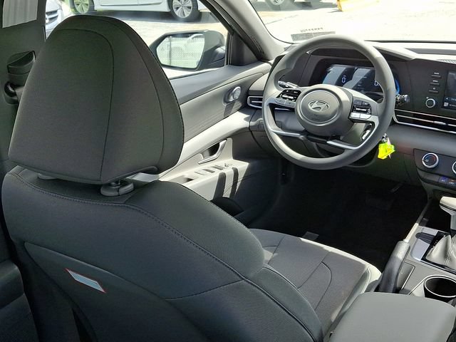 New 2026 Hyundai Elantra SE FWD image 9