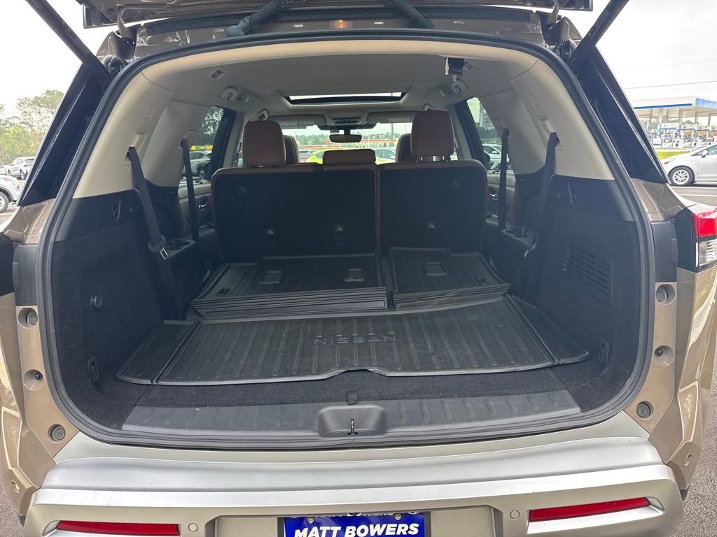Used 2024 Nissan Pathfinder Platinum w/ Cargo Package image 22