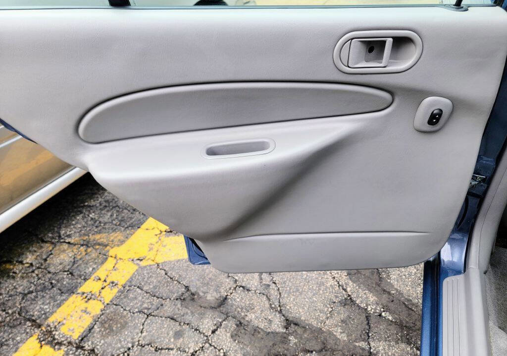 Used 1999 Ford Escort SE image 13