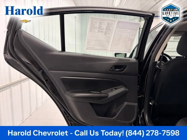 Used 2025 Nissan Altima 2.5 SV FWD image 12