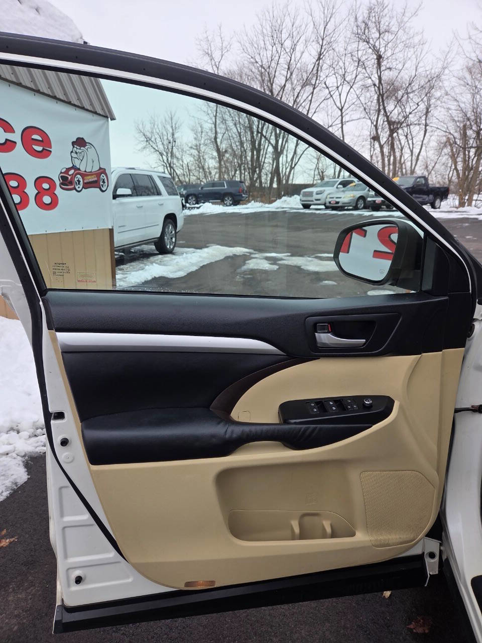 Used 2015 Toyota Highlander XLE image 10