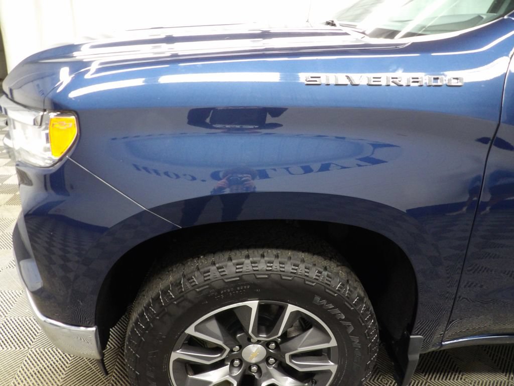 Used 2022 Chevrolet Silverado 1500 LT AWD/4WD image 40