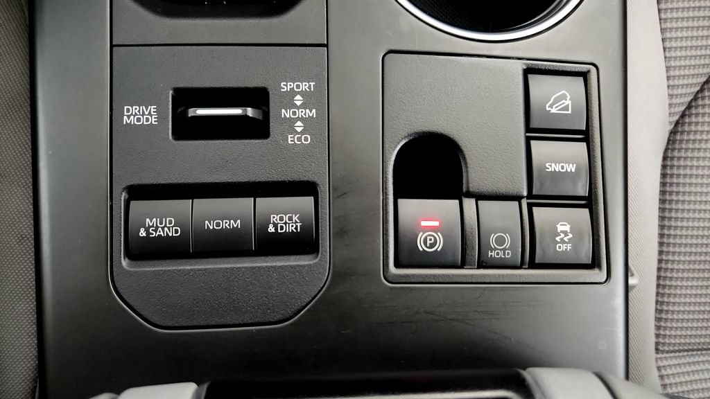 Used 2023 Toyota Highlander LE AWD/4WD image 35