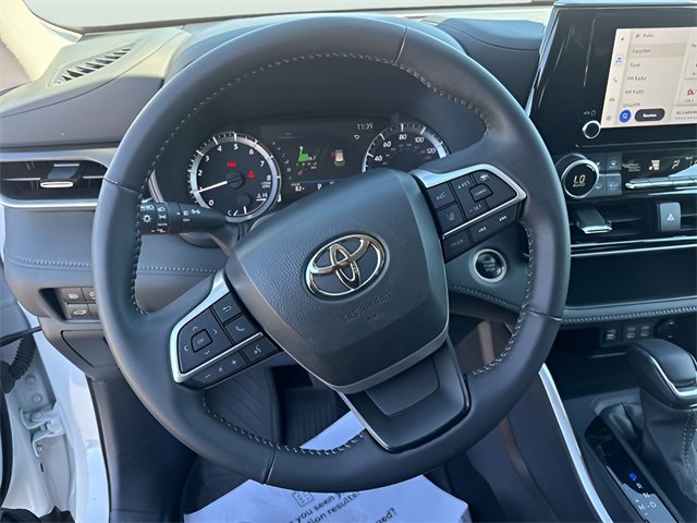 Used 2024 Toyota Highlander LE image 26