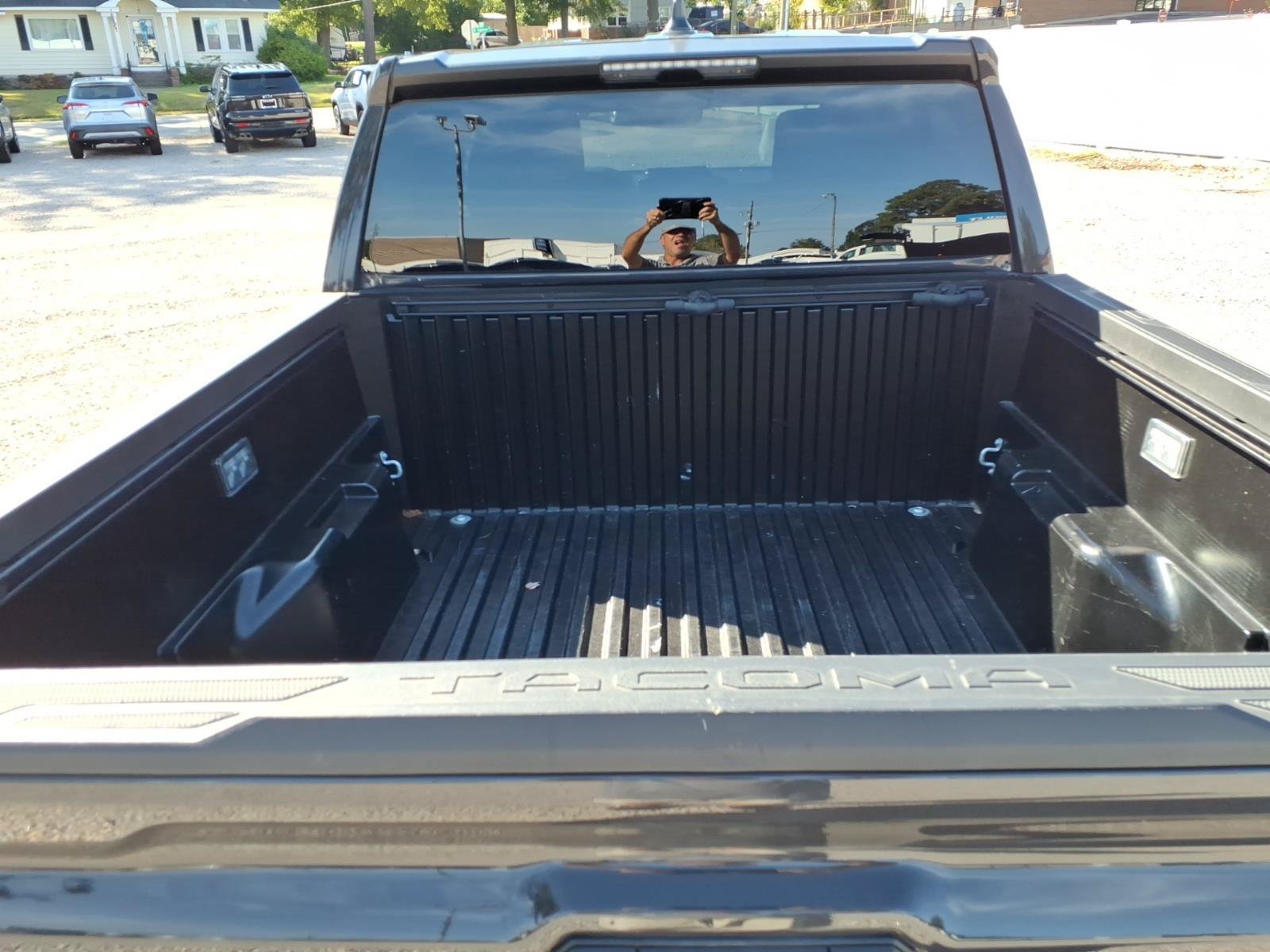 Used 2025 Toyota Tacoma SR5 RWD image 7