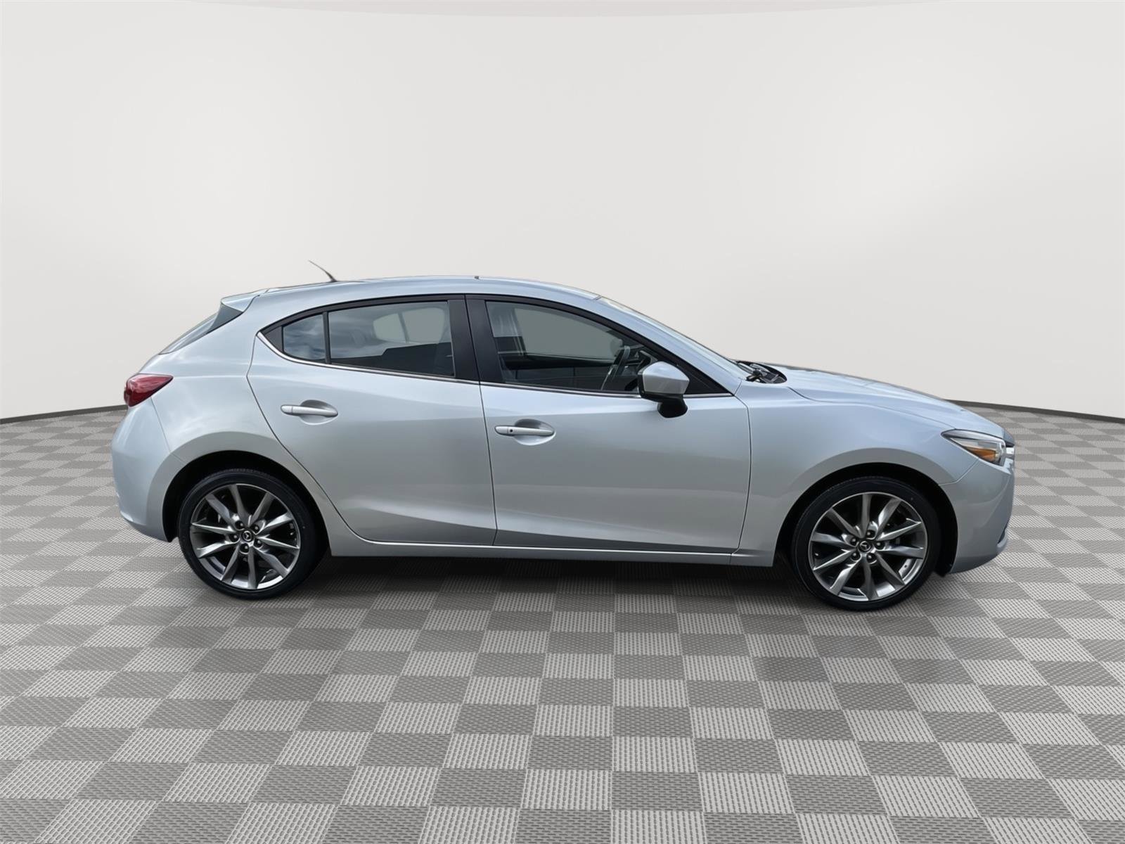 Used 2018 MAZDA MAZDA3 Touring image 9