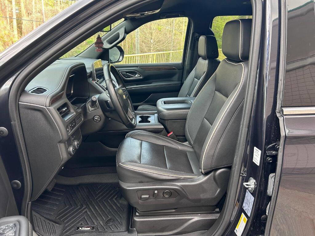 Used 2023 Chevrolet Suburban Premier image 9