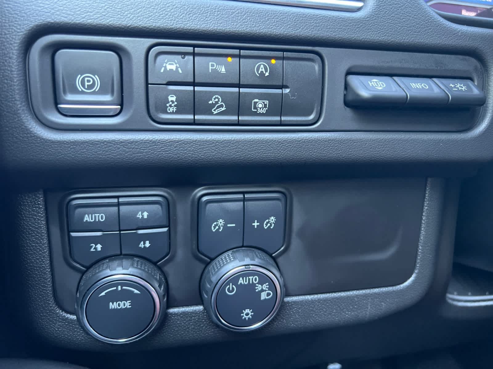 Used 2024 Chevrolet Tahoe High Country AWD/4WD image 15