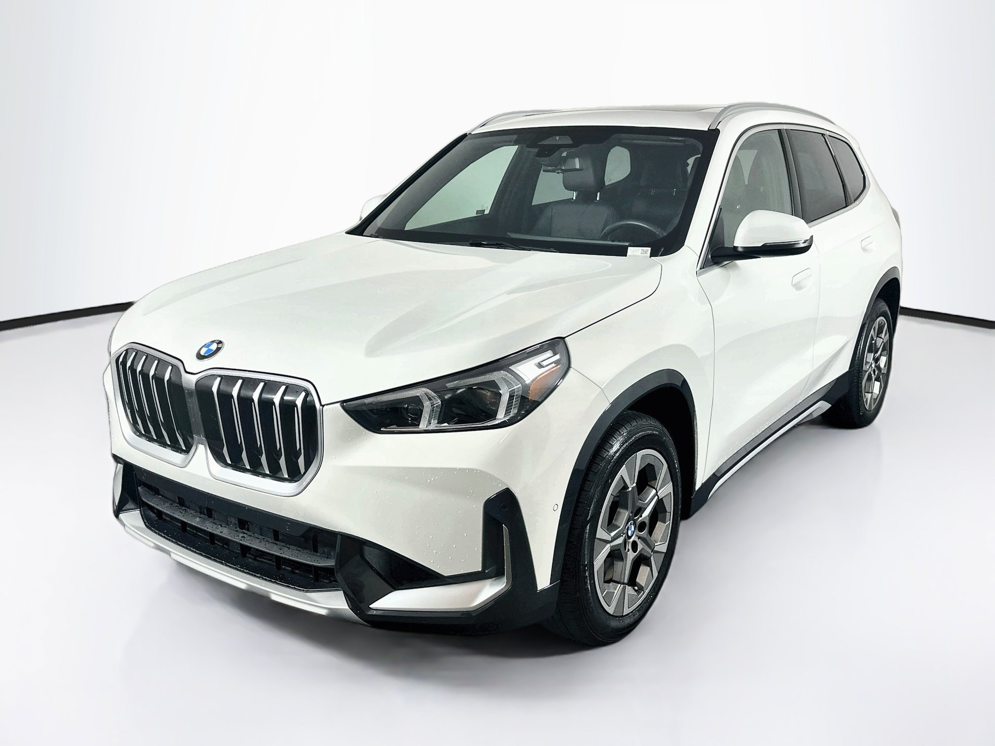 Used 2026 BMW X1 xDrive28i AWD/4WD image 3