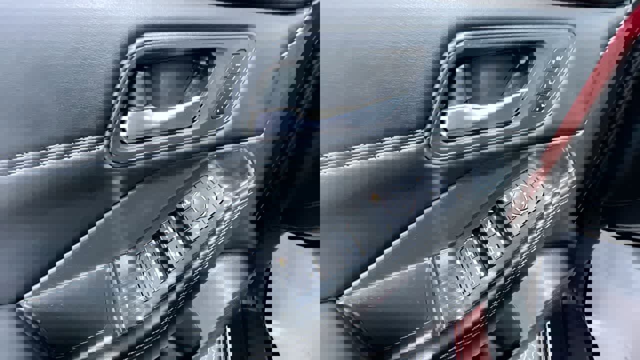 Used 2023 Nissan Rogue SL w/ SL Premium Package image 12