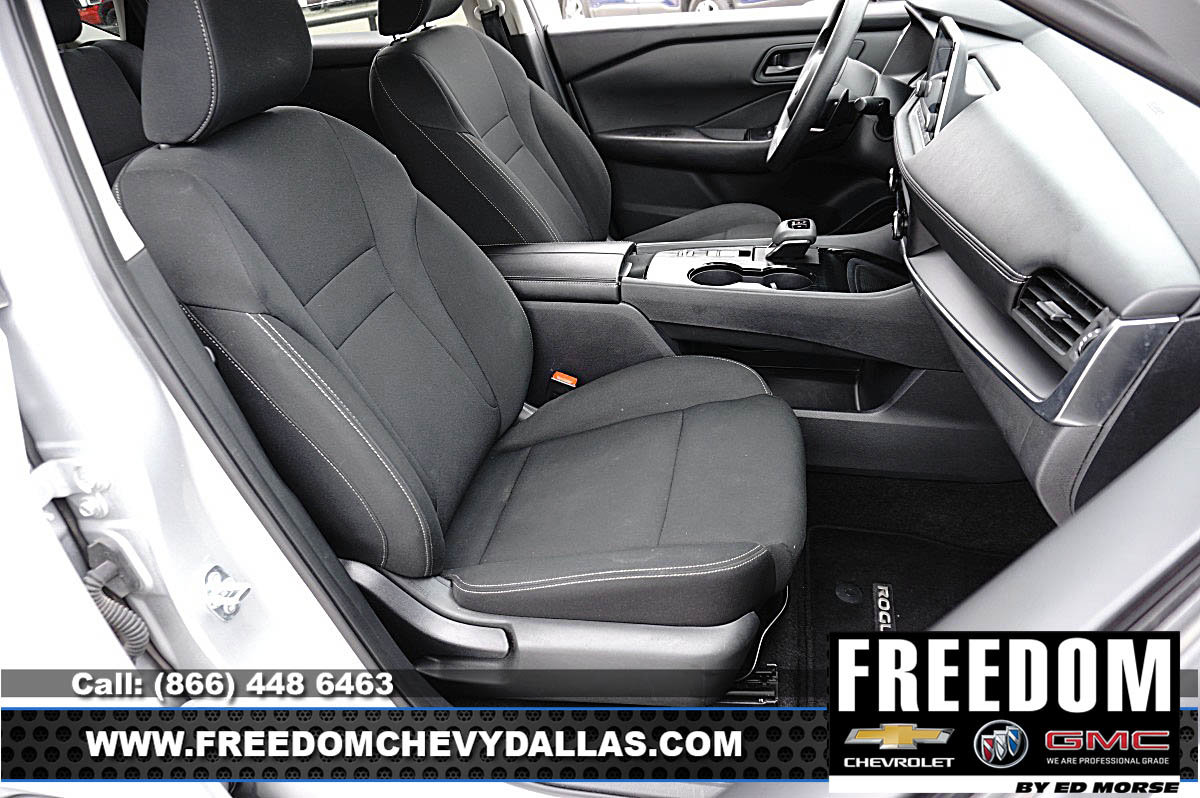 Used 2024 Nissan Rogue S FWD image 11