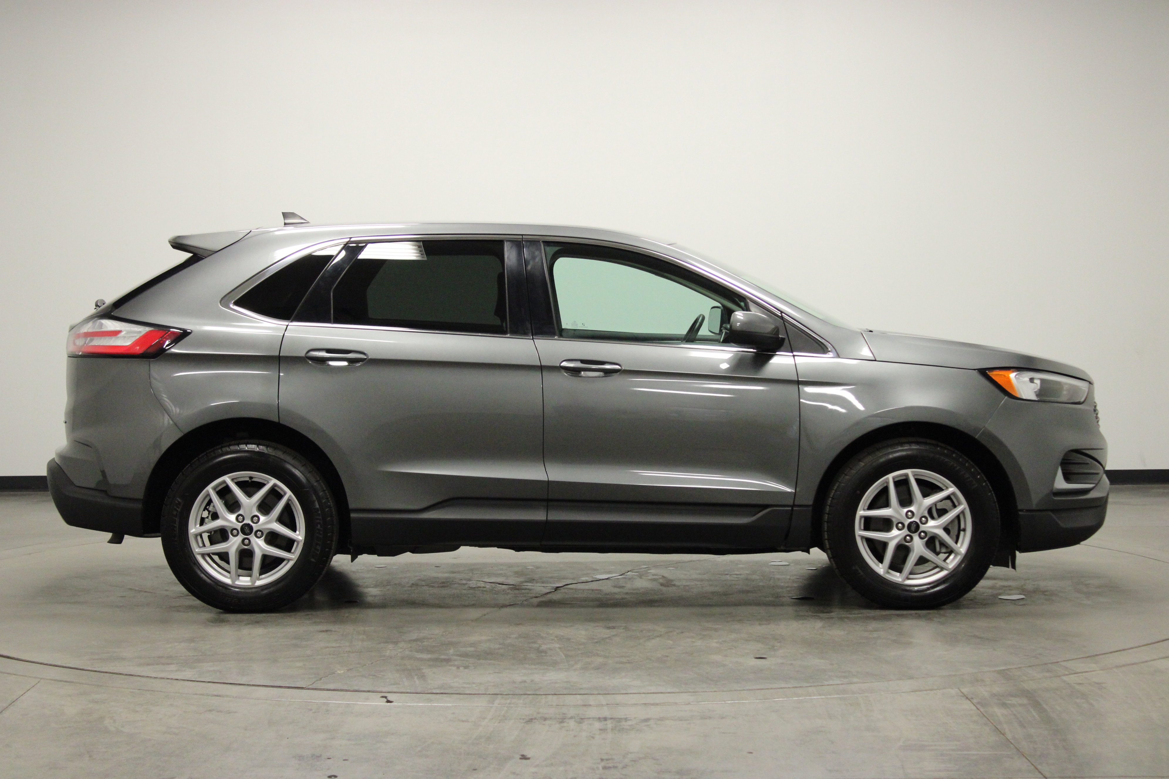 Used 2024 Ford Edge SEL AWD/4WD image 9