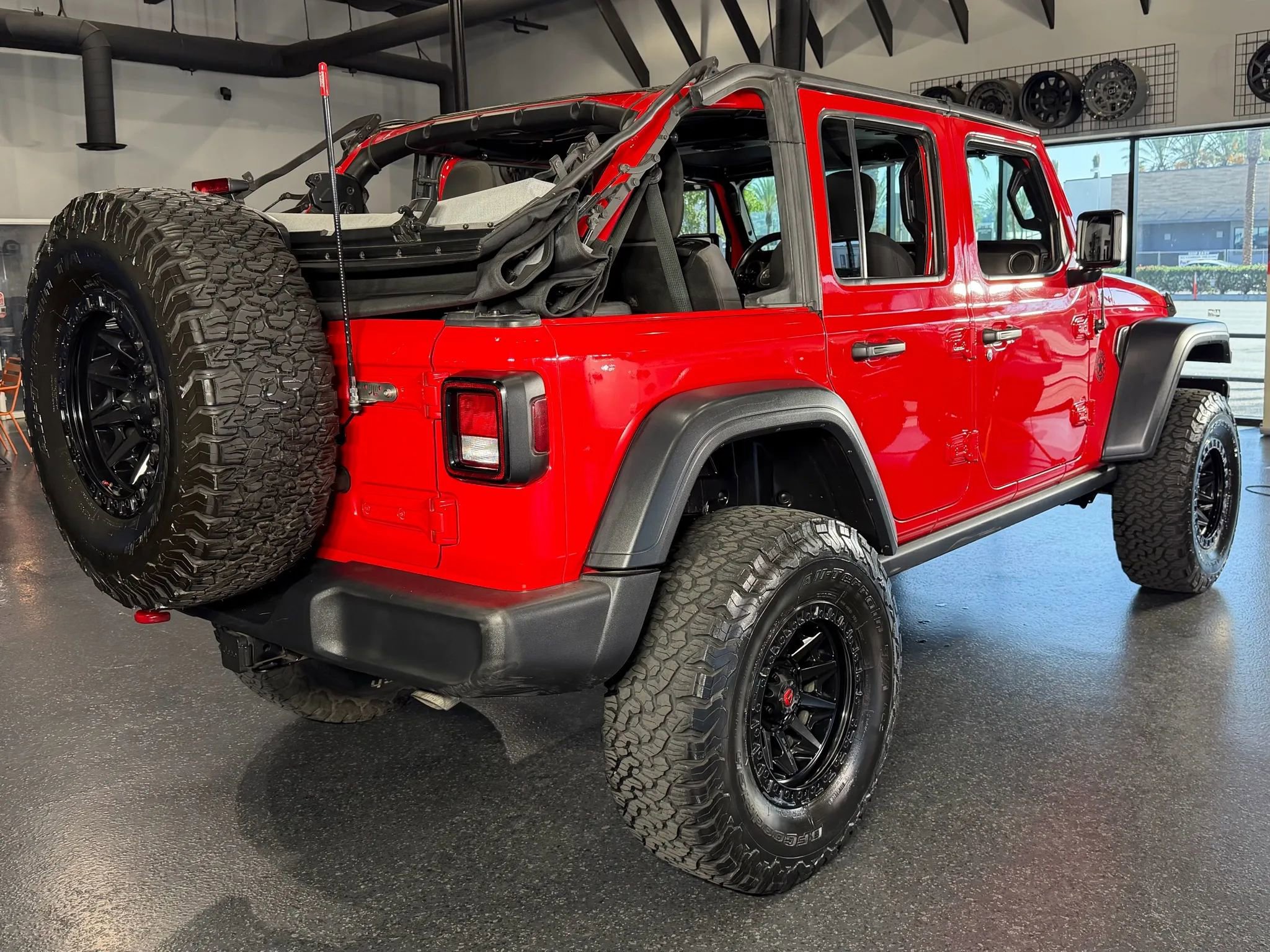 Used 2018 Jeep Wrangler Unlimited Sport image 19
