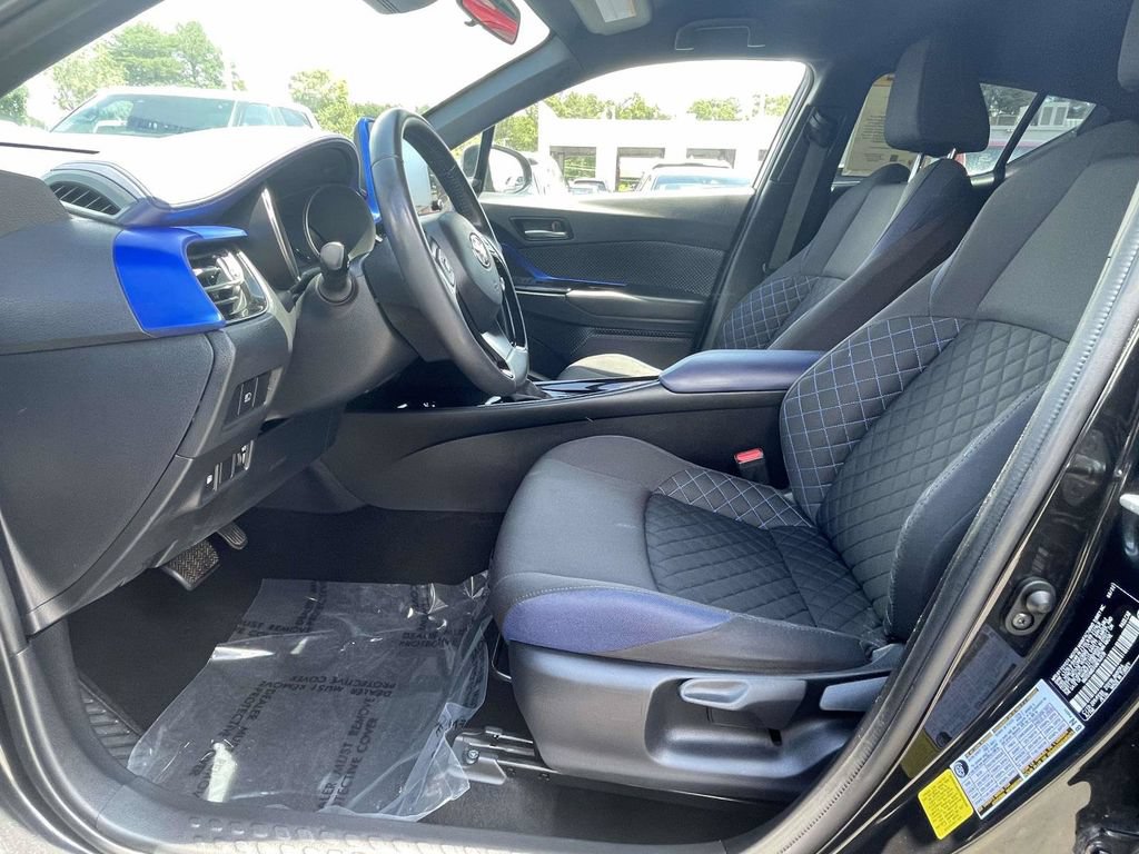 Used 2022 Toyota C-HR XLE FWD image 17