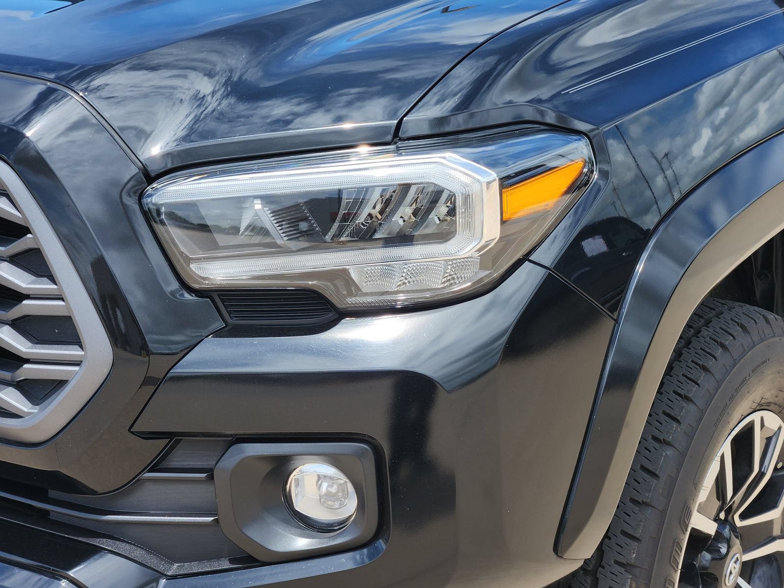 Used 2023 Toyota Tacoma TRD Sport w/ Technology Package RWD image 11