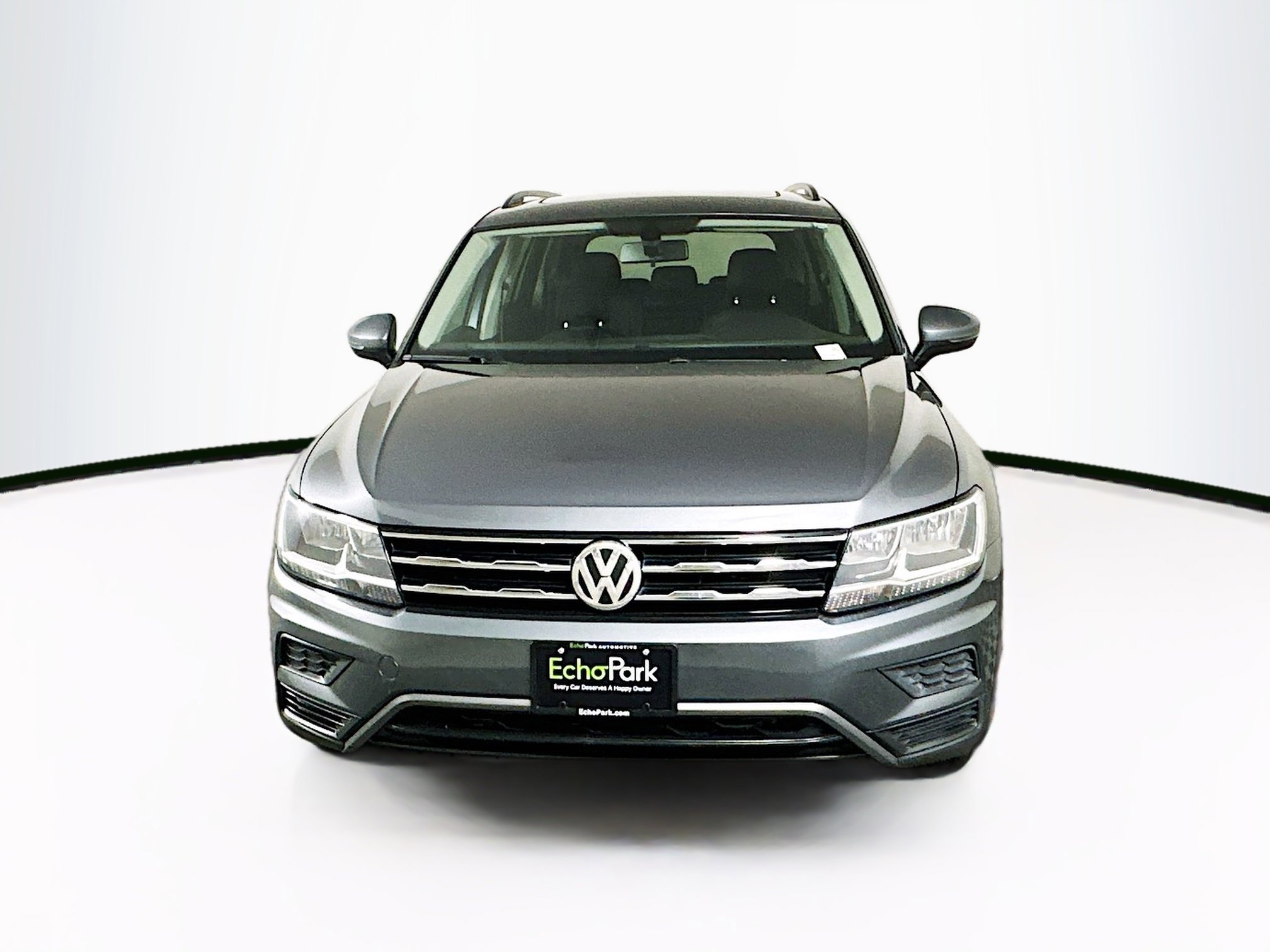 Used 2020 Volkswagen Tiguan SE w/ Panoramic Sunroof Package FWD image 2