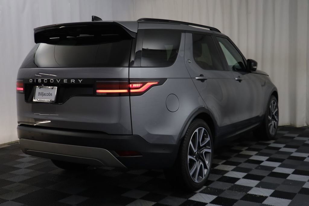 Used 2025 Land Rover Discovery S image 17