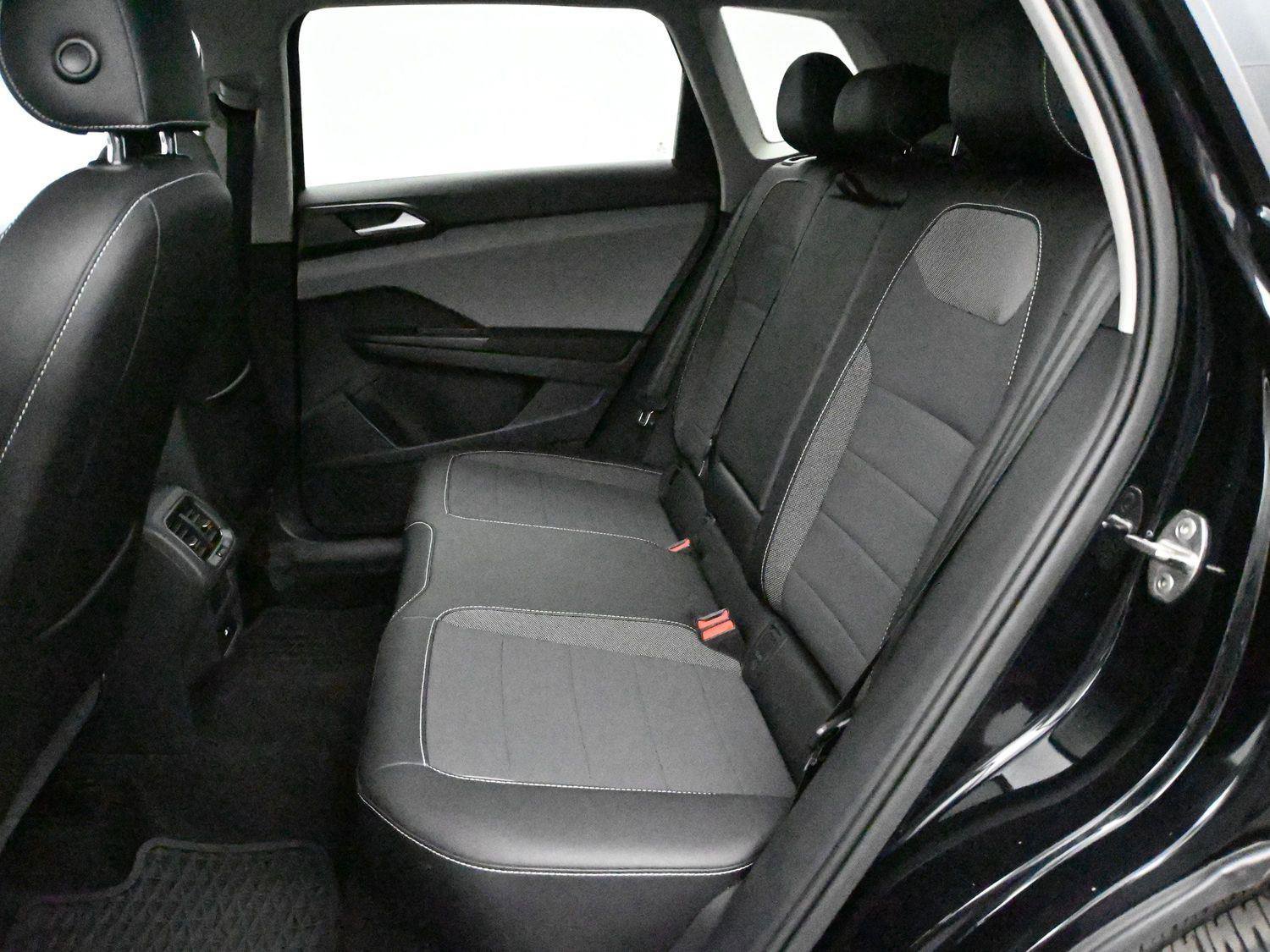 Used 2023 Volkswagen Taos SE image 9