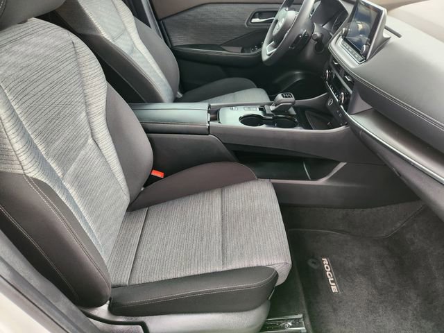 Used 2023 Nissan Rogue SV image 10