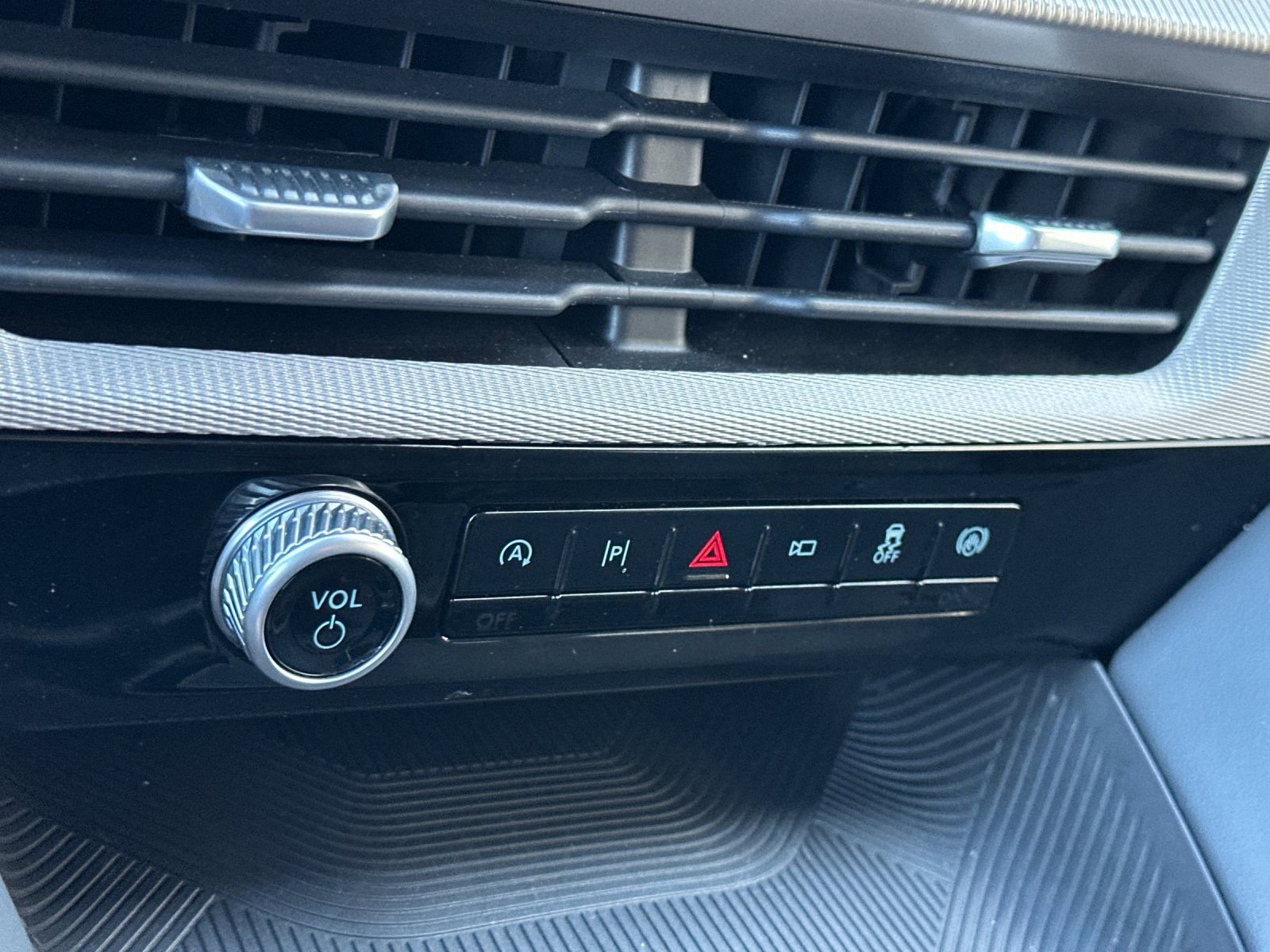 Used 2025 Ford Explorer Active image 21