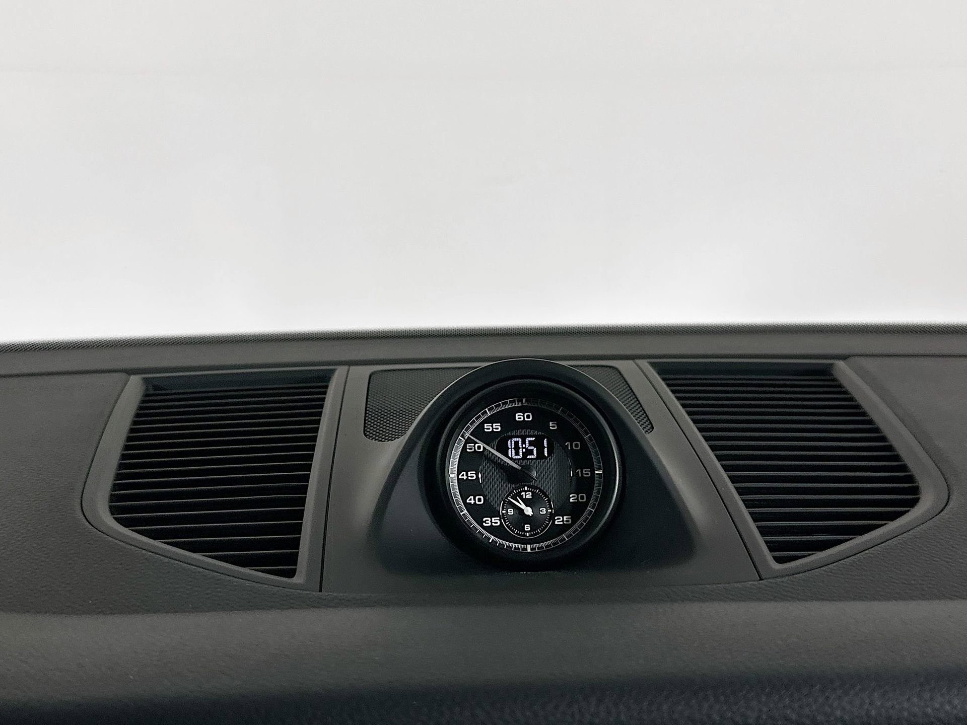 Certified 2025 Porsche Macan image 24