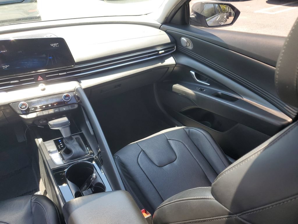 Used 2022 Hyundai Elantra Limited w/ Cargo Package FWD image 18