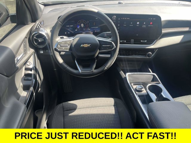 Used 2026 Chevrolet Equinox LT w/ Safety and Technology Package FWD image 16