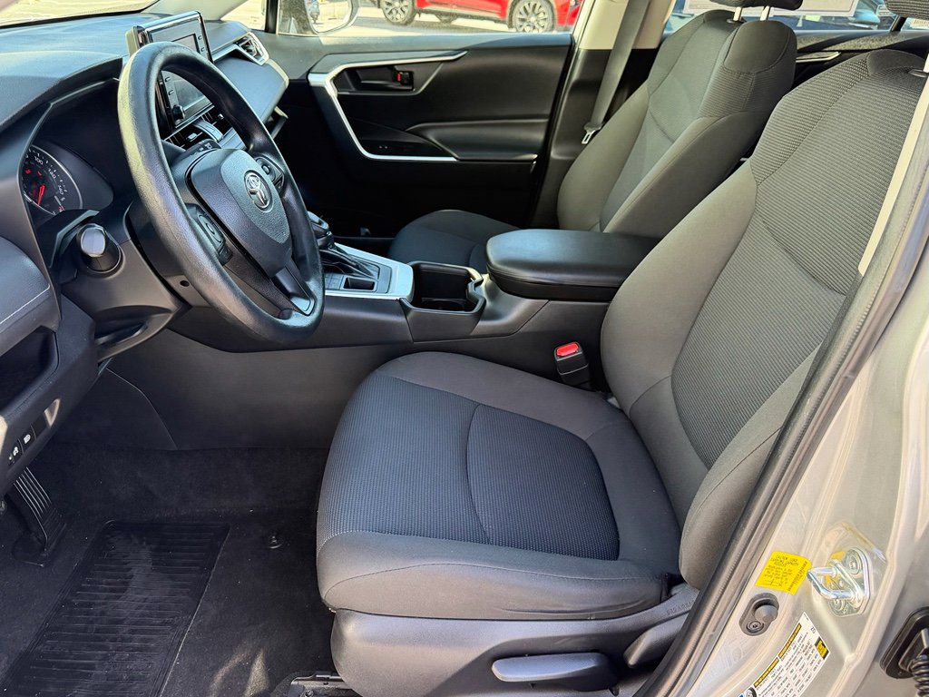 Used 2022 Toyota RAV4 LE image 16