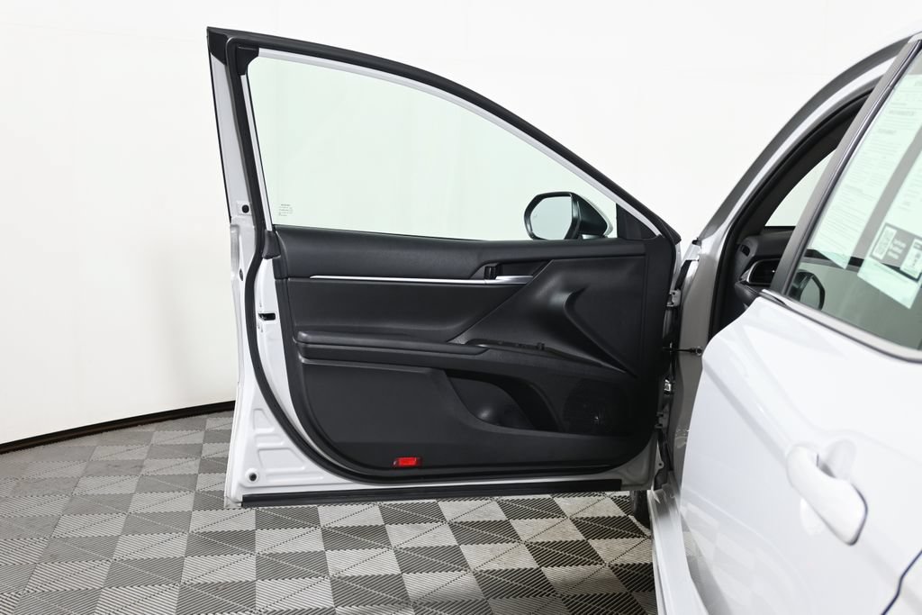 Used 2024 Toyota Camry SE w/ Cold Weather Package AWD/4WD image 29