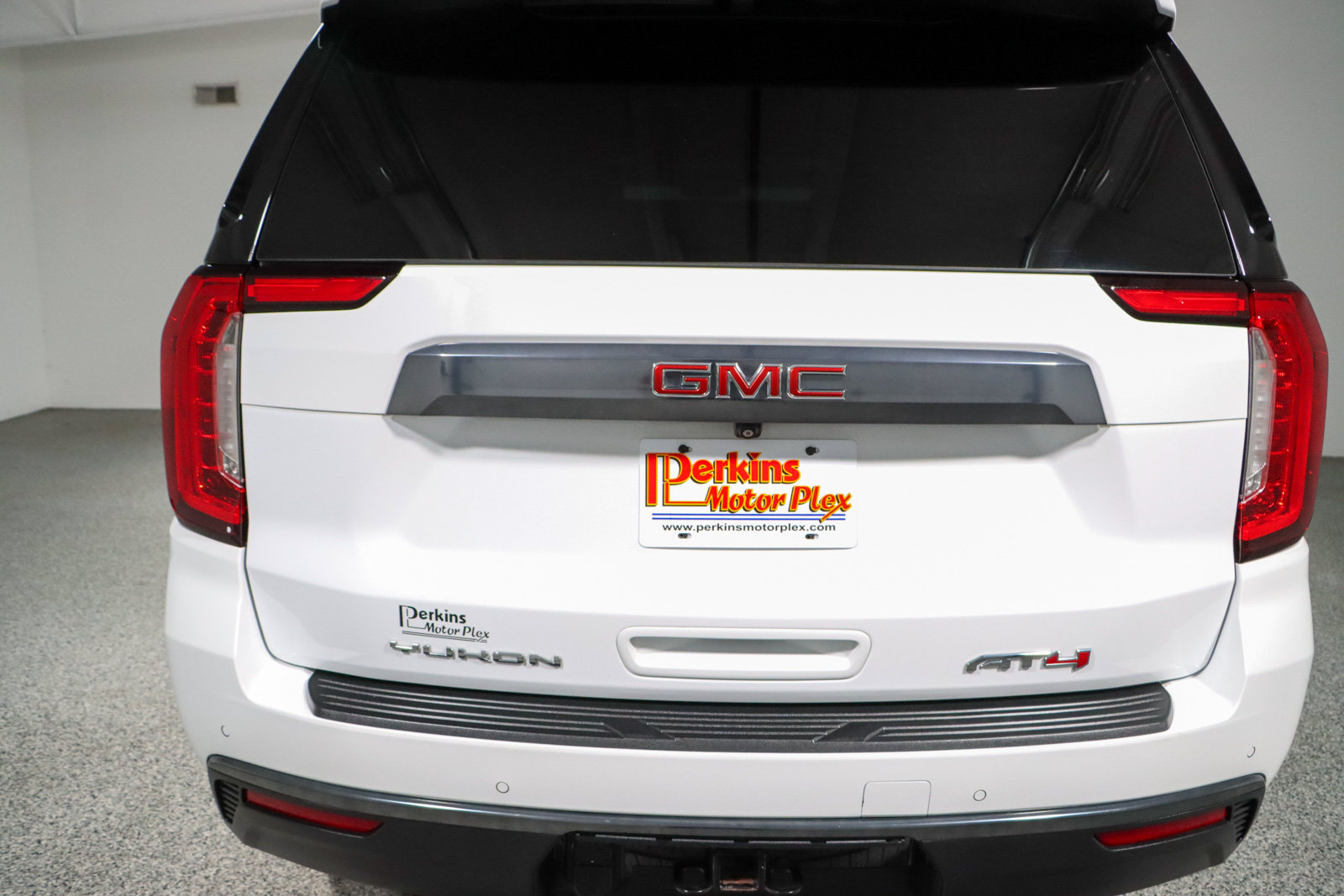 Used 2024 GMC Yukon AT4 AWD/4WD image 8