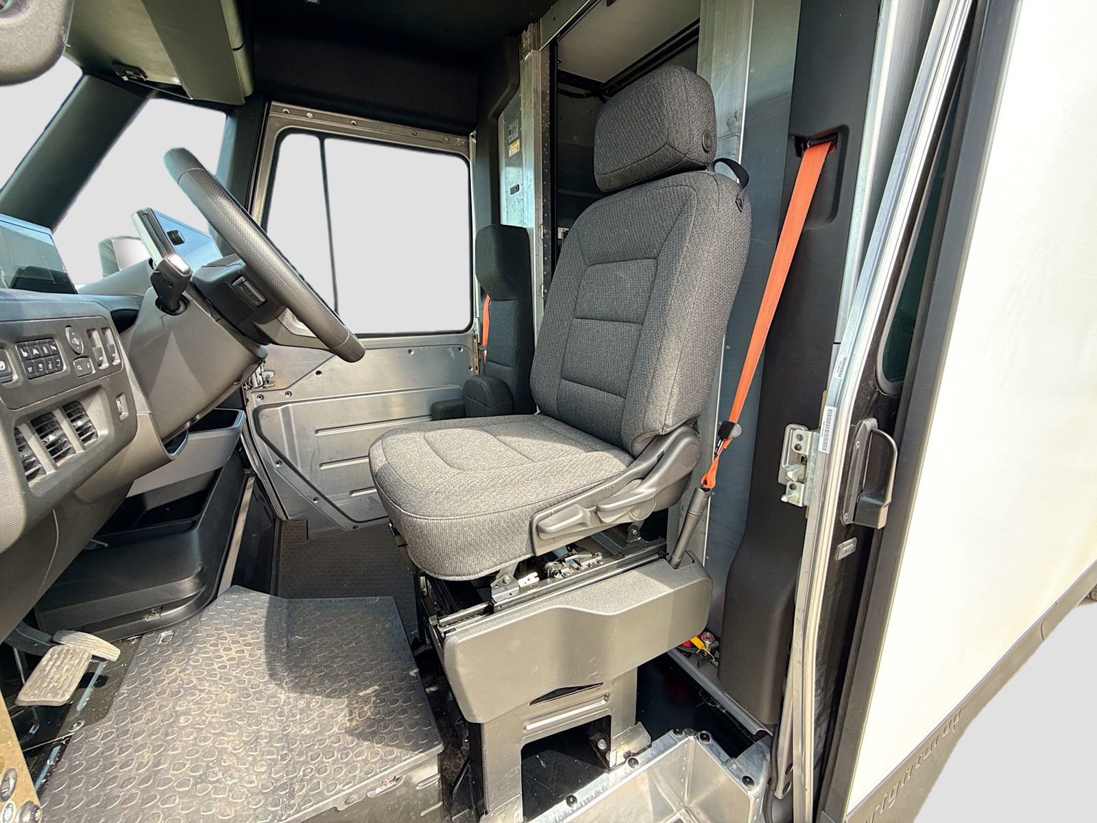 Used 2024 Chevrolet Brightdrop 600 w/ Commercial Equipment Package AWD/4WD image 14