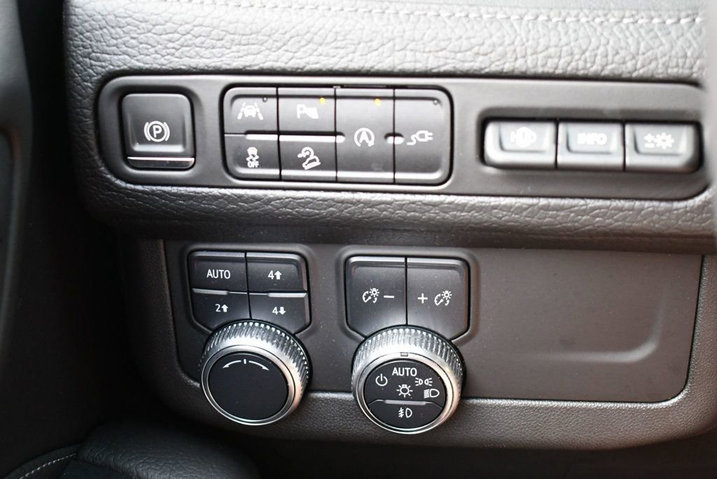 Used 2021 GMC Yukon Denali w/ Denali Premium Package image 72