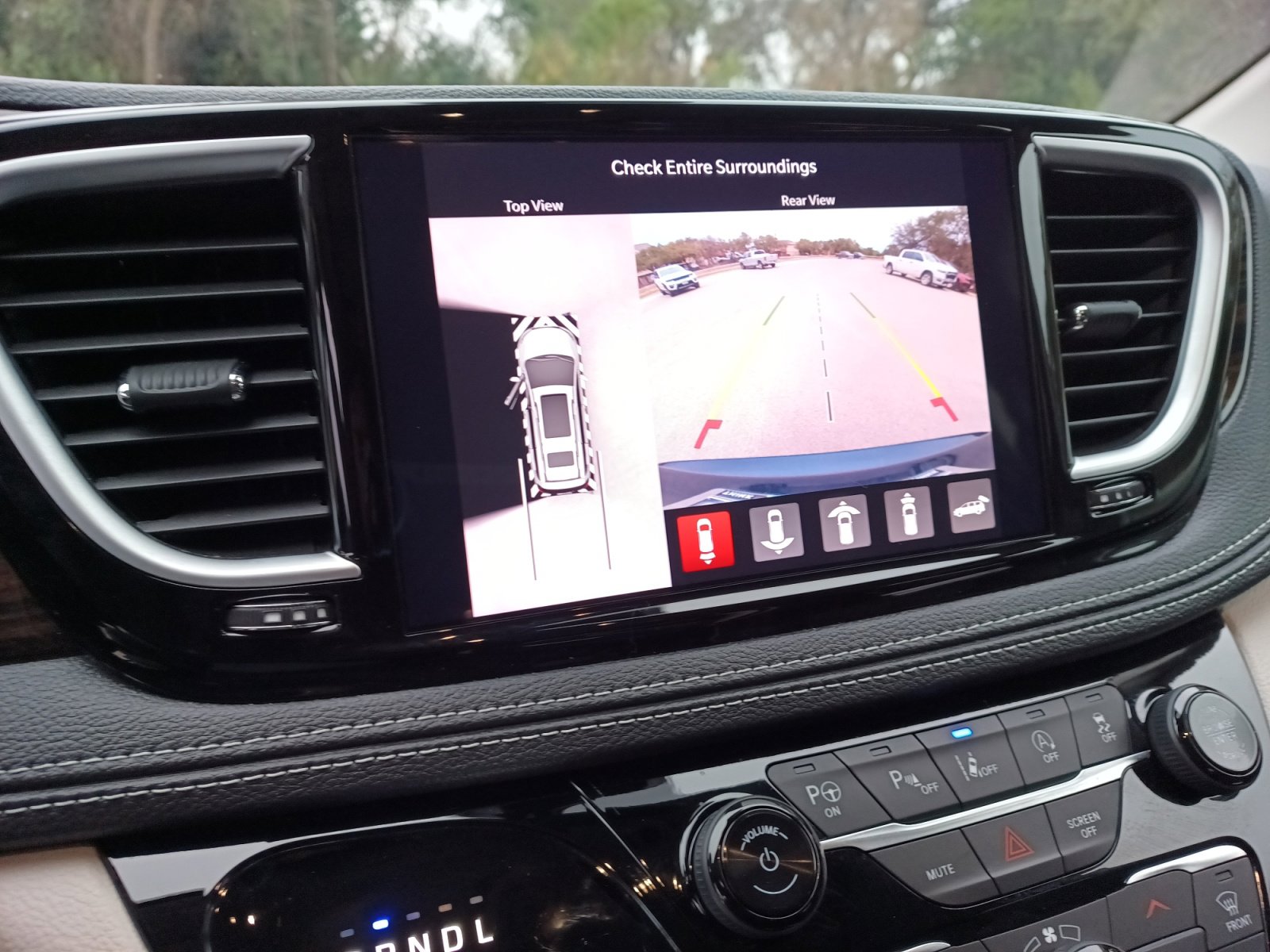 Used 2024 Chrysler Pacifica Limited image 18