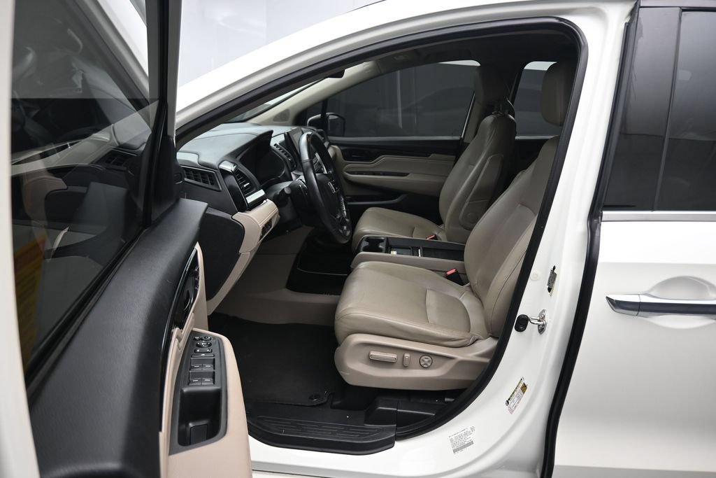 Used 2018 Honda Odyssey Elite image 11