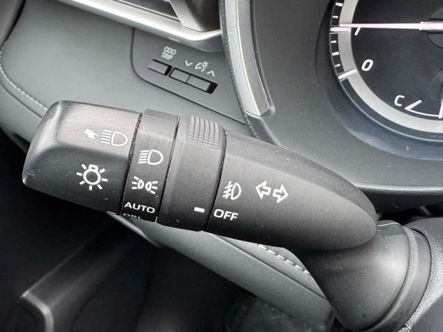 Used 2021 Toyota Highlander XLE AWD/4WD image 32
