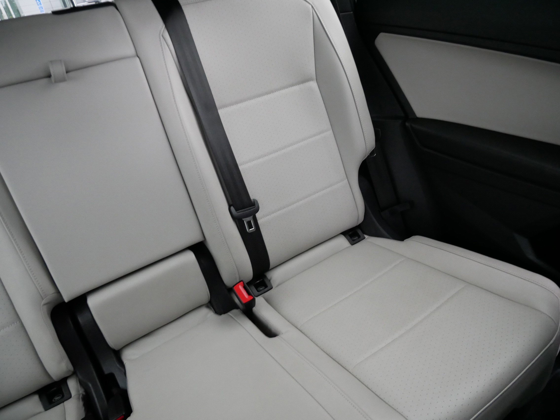 Used 2021 Volkswagen Tiguan SE R-Line image 14