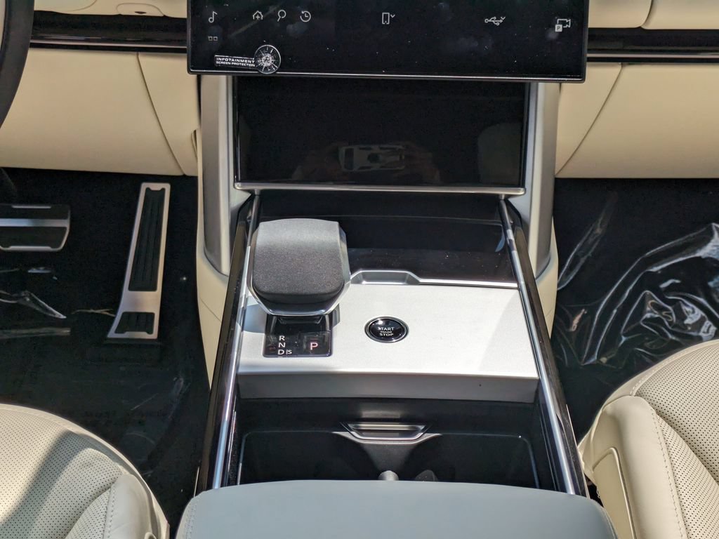 New 2026 Land Rover Range Rover Long Wheelbase SE AWD/4WD image 17