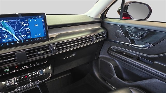 Used 2023 Lincoln Corsair Standard image 24