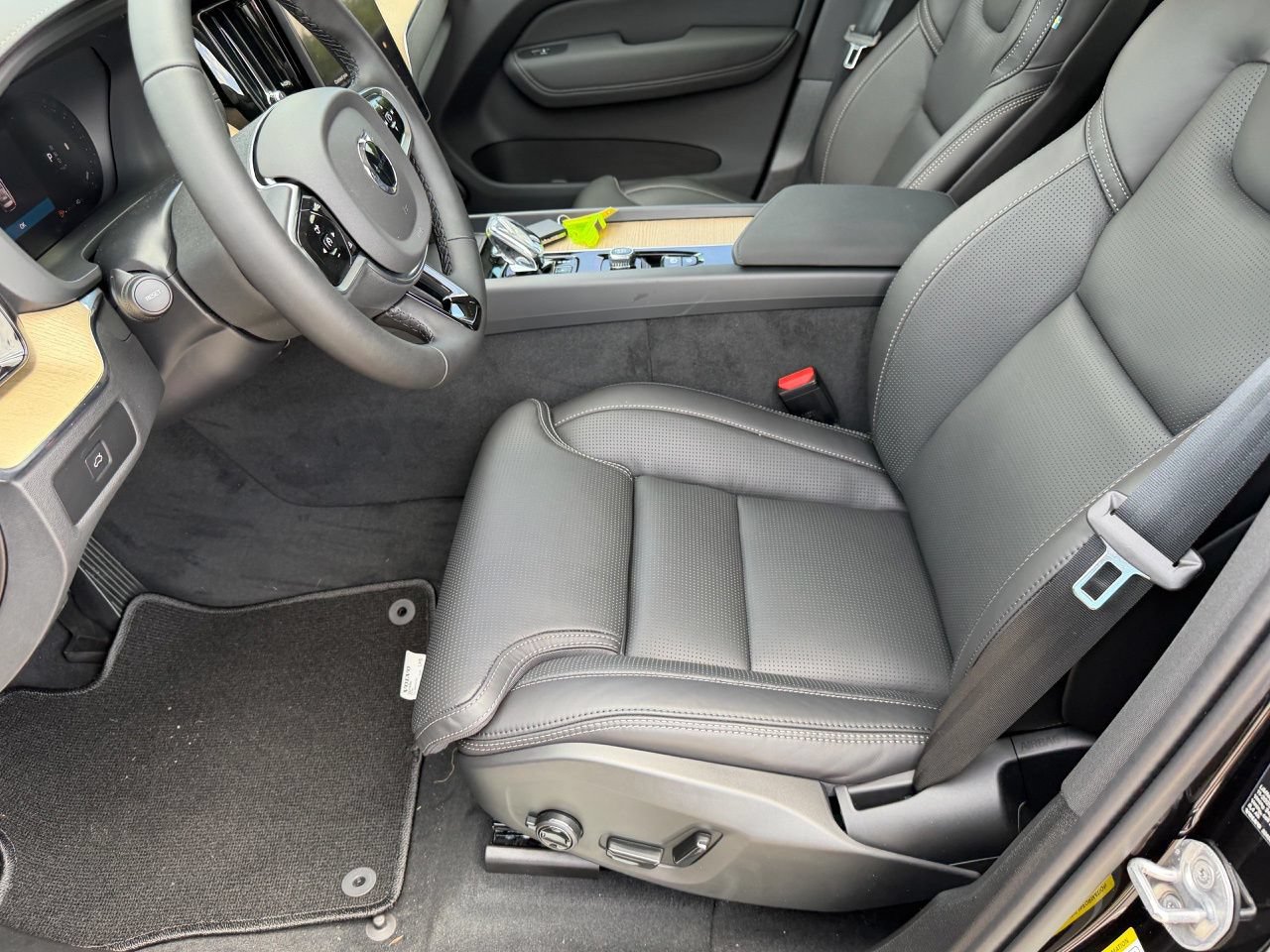 New 2027 Volvo XC60 B5 Ultra AWD/4WD image 18