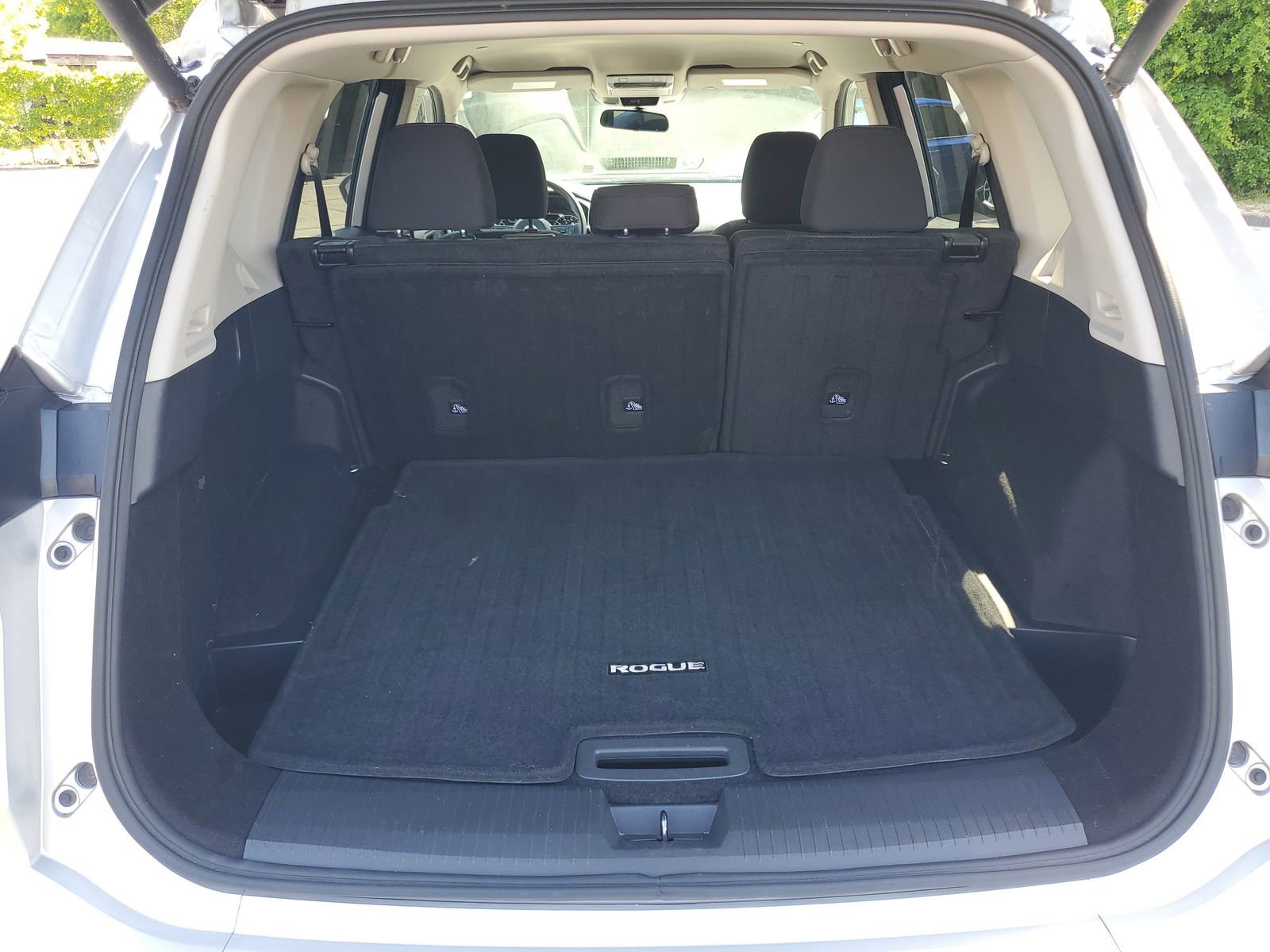 Used 2024 Nissan Rogue SV FWD image 29