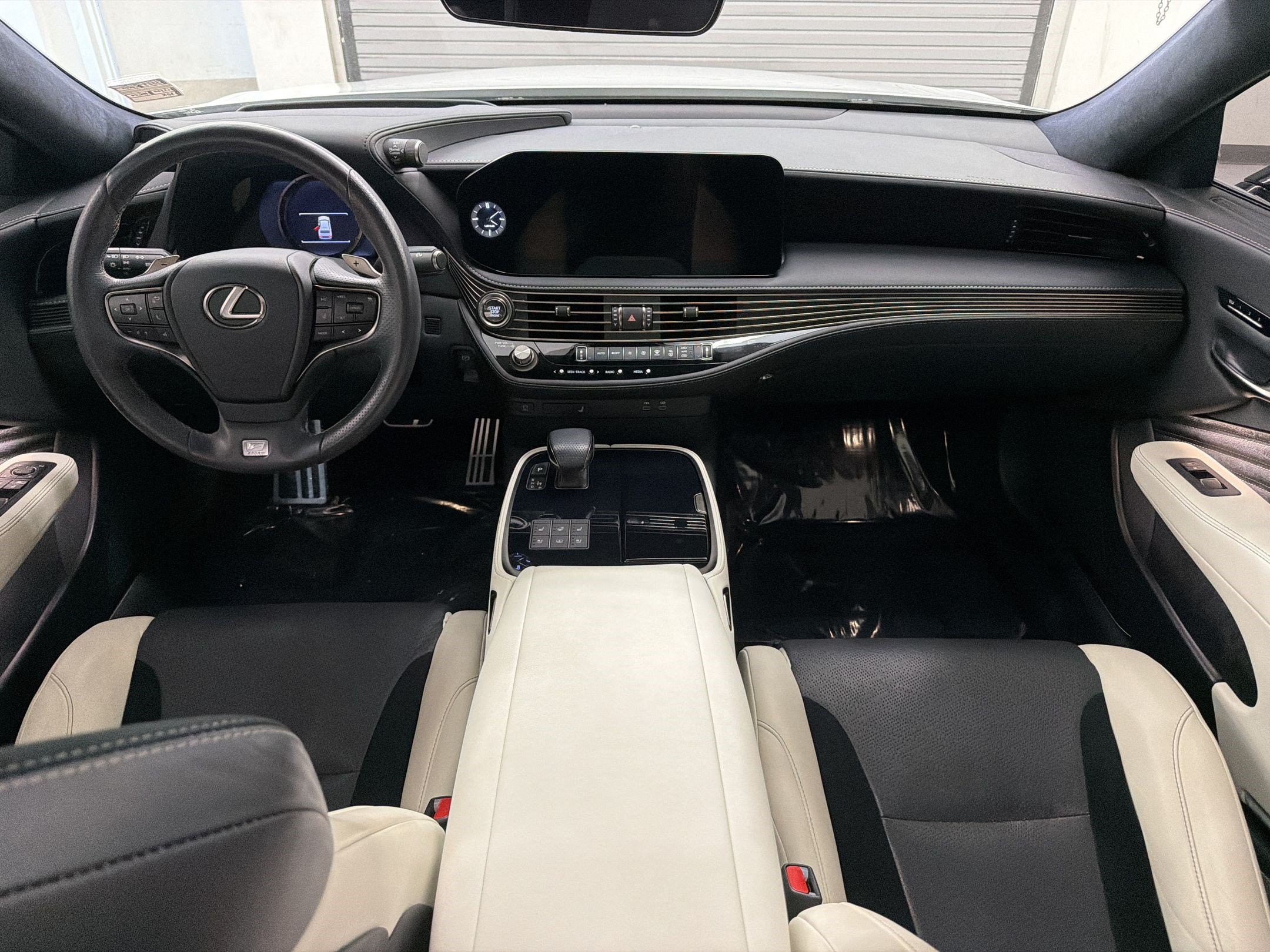 Used 2023 Lexus LS 500 F Sport w/ Accessory Package (Z1) AWD/4WD image 15